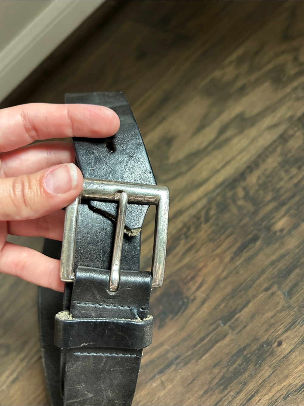 Source Unknown Black Leather Men's Belt with Silver Buckle